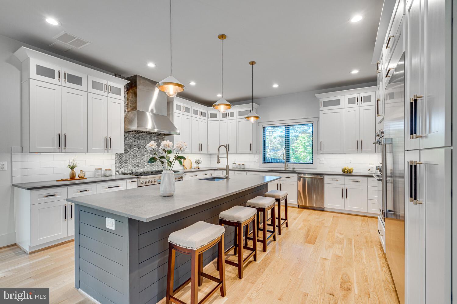 GOLF CLUB MANOR - Residential