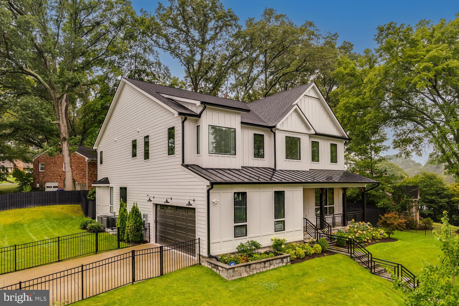 GOLF CLUB MANOR - Residential