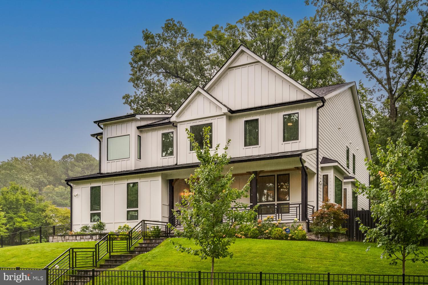 GOLF CLUB MANOR - Residential