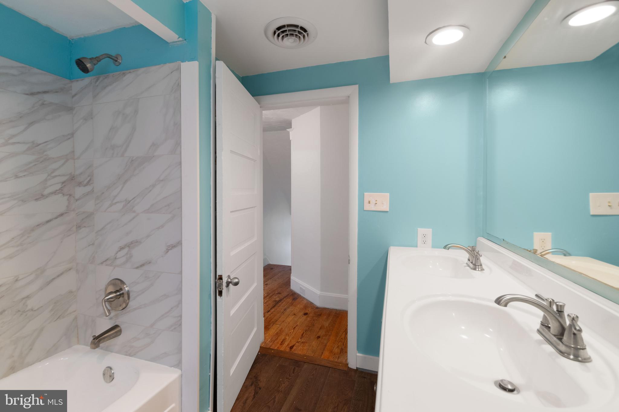 HAMPSTEAD - Residential