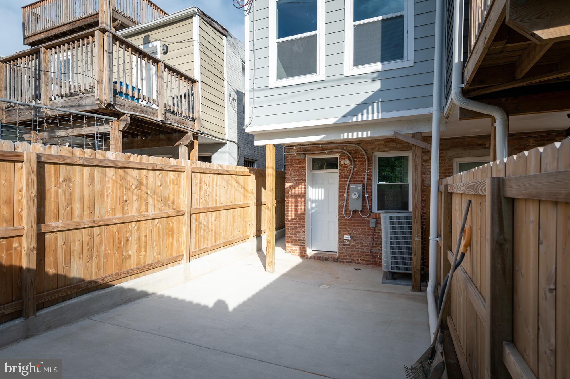 BROADWAY EAST - Residential