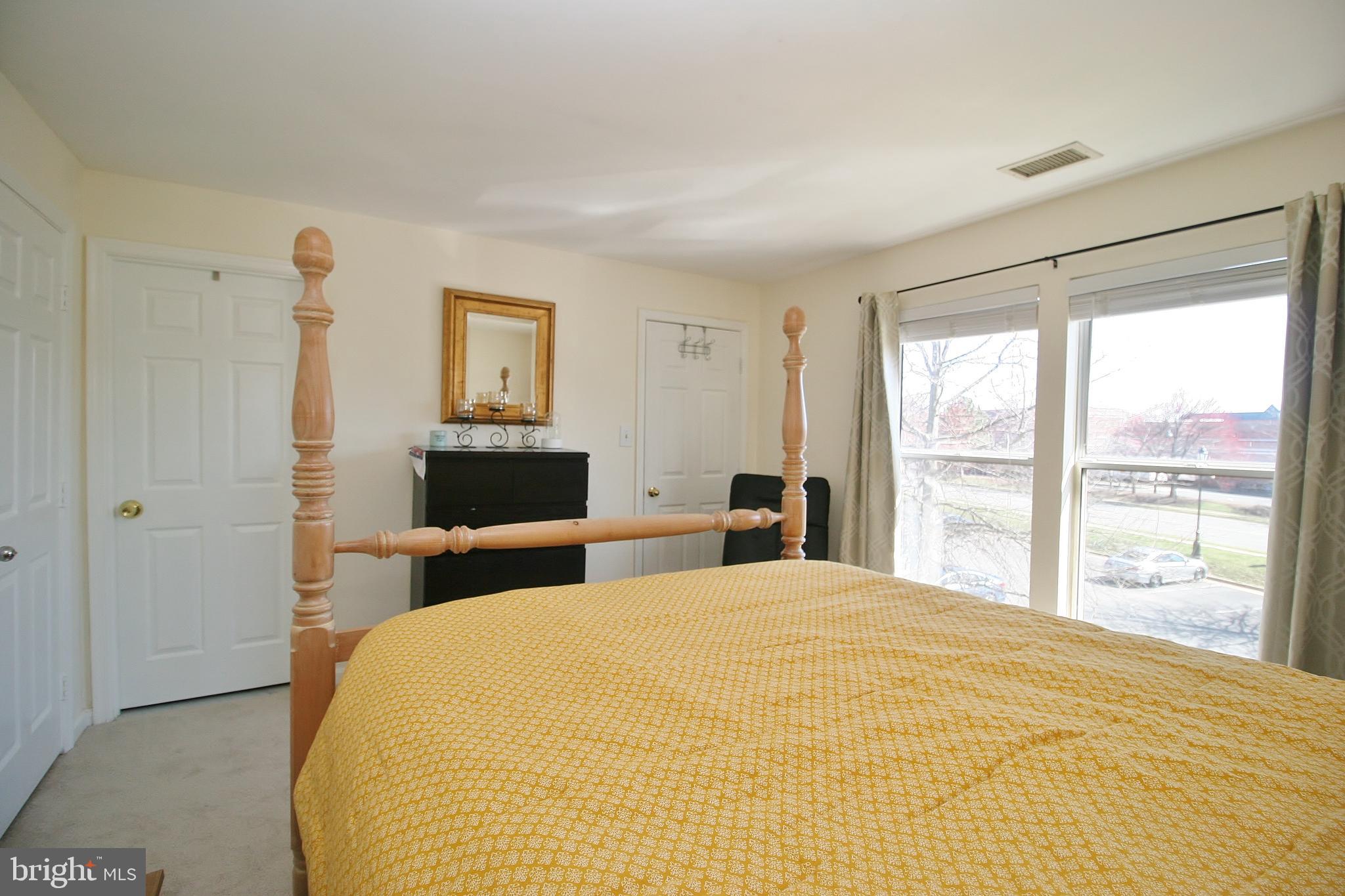 ASHBURN VILLAGE - Residential Lease