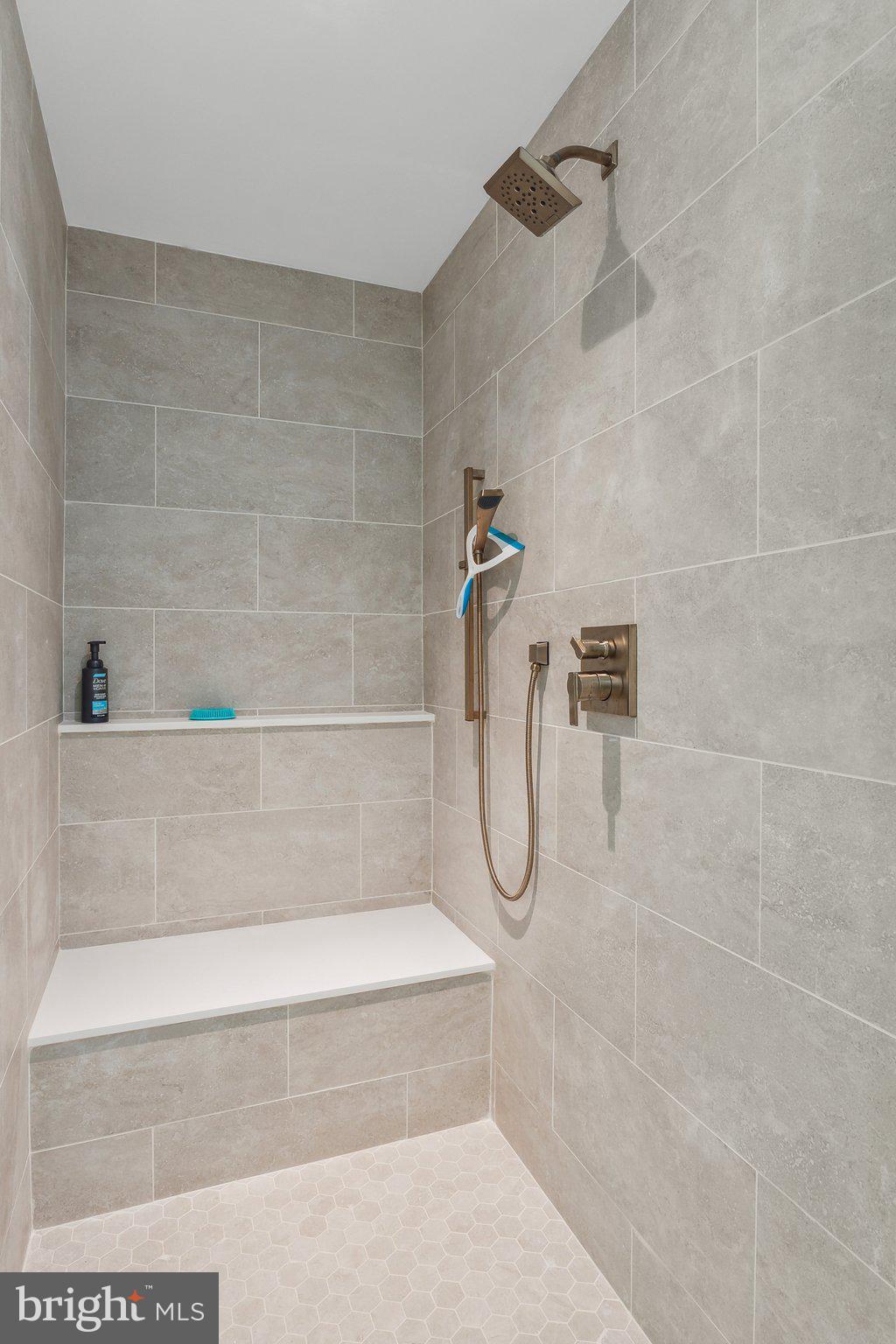 BACHELORS POINT - Residential