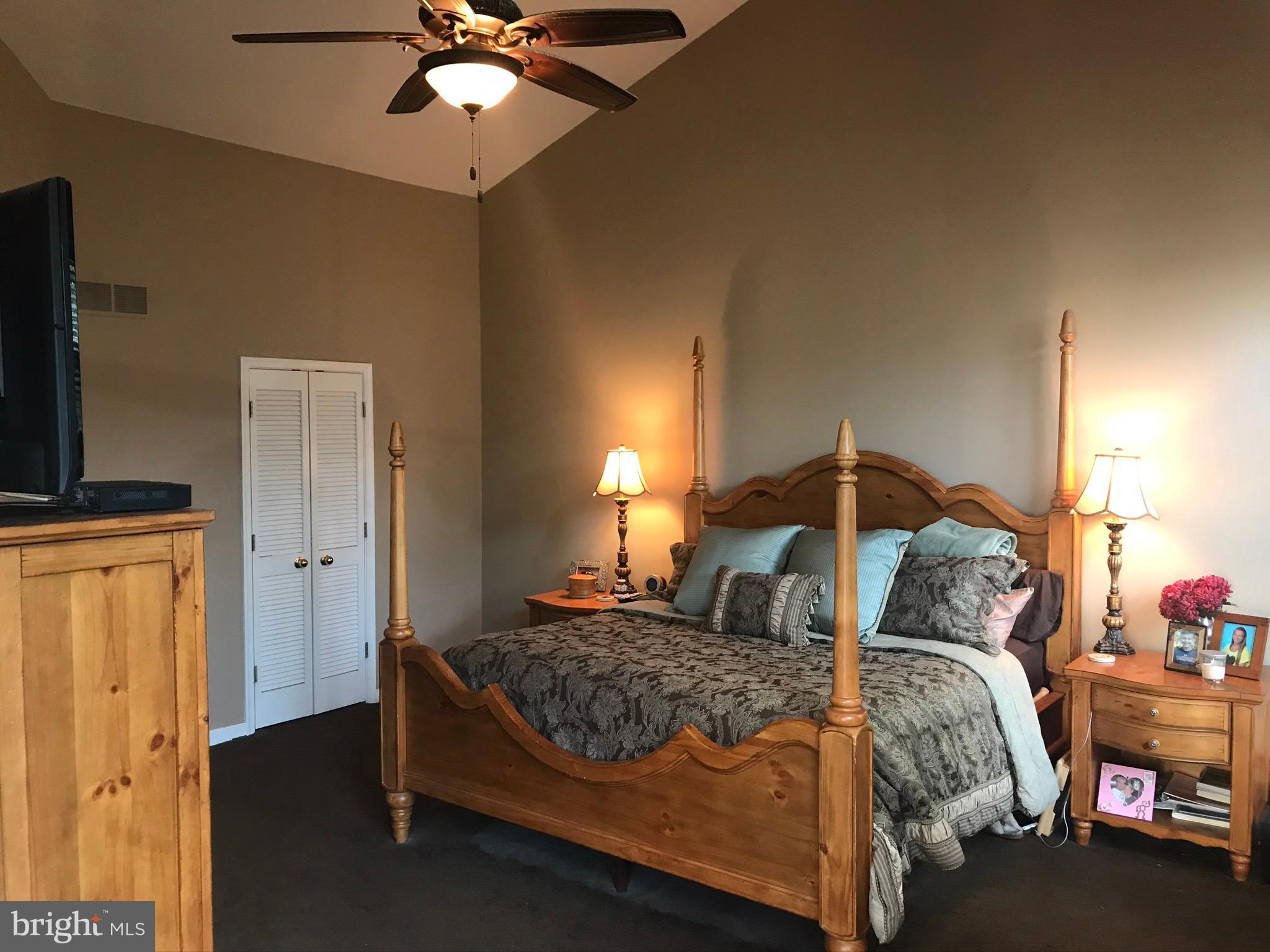 GABLES AT SUMMIT CHASE - Residential