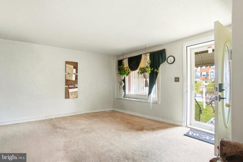 Townhouse For Sale - 639 Lucia Avenue<br/> BALTIMORE, MD 21229