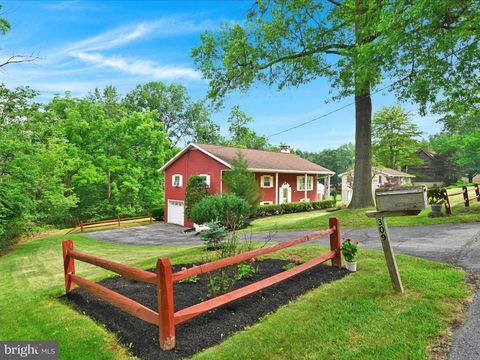 Photo of 309 Hillside Road, ELIZABETHTOWN, PA 17022 (MLS # PALA2072816)