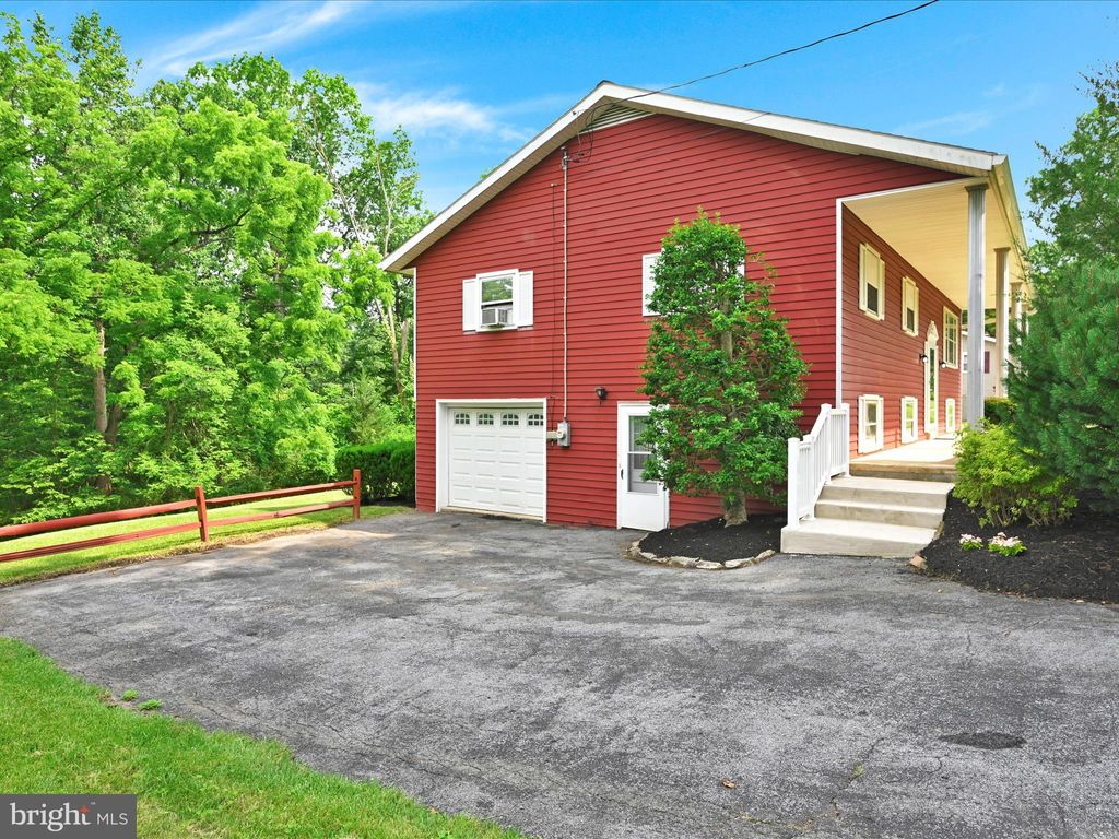 Photo of 309 Hillside Road, ELIZABETHTOWN, PA 17022 (MLS # PALA2072816)