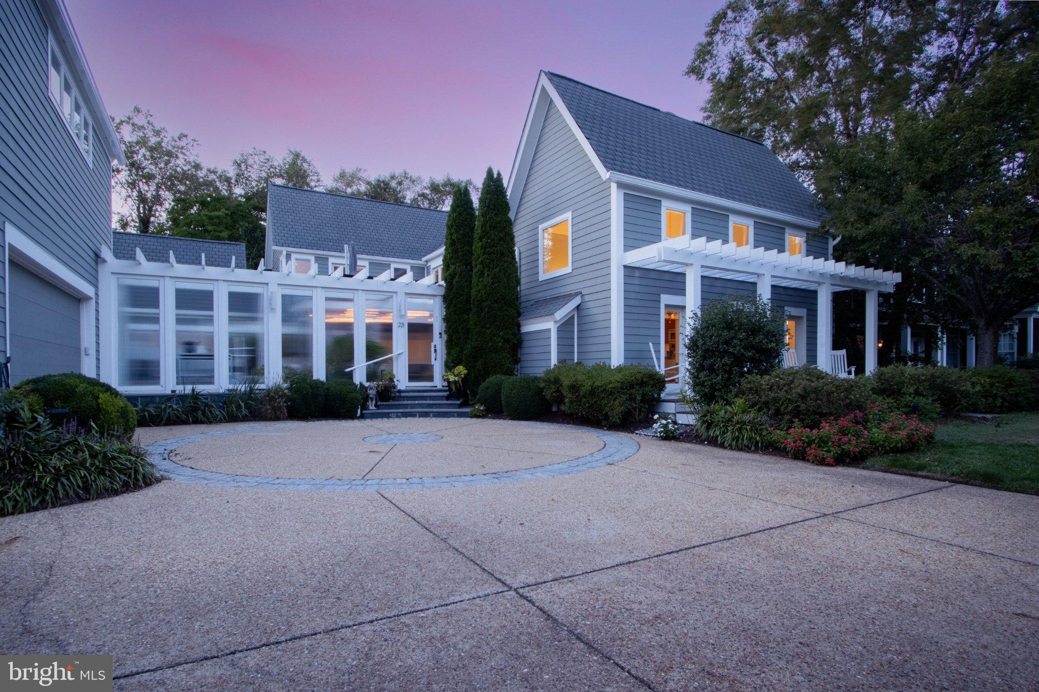 23 WADES COURT