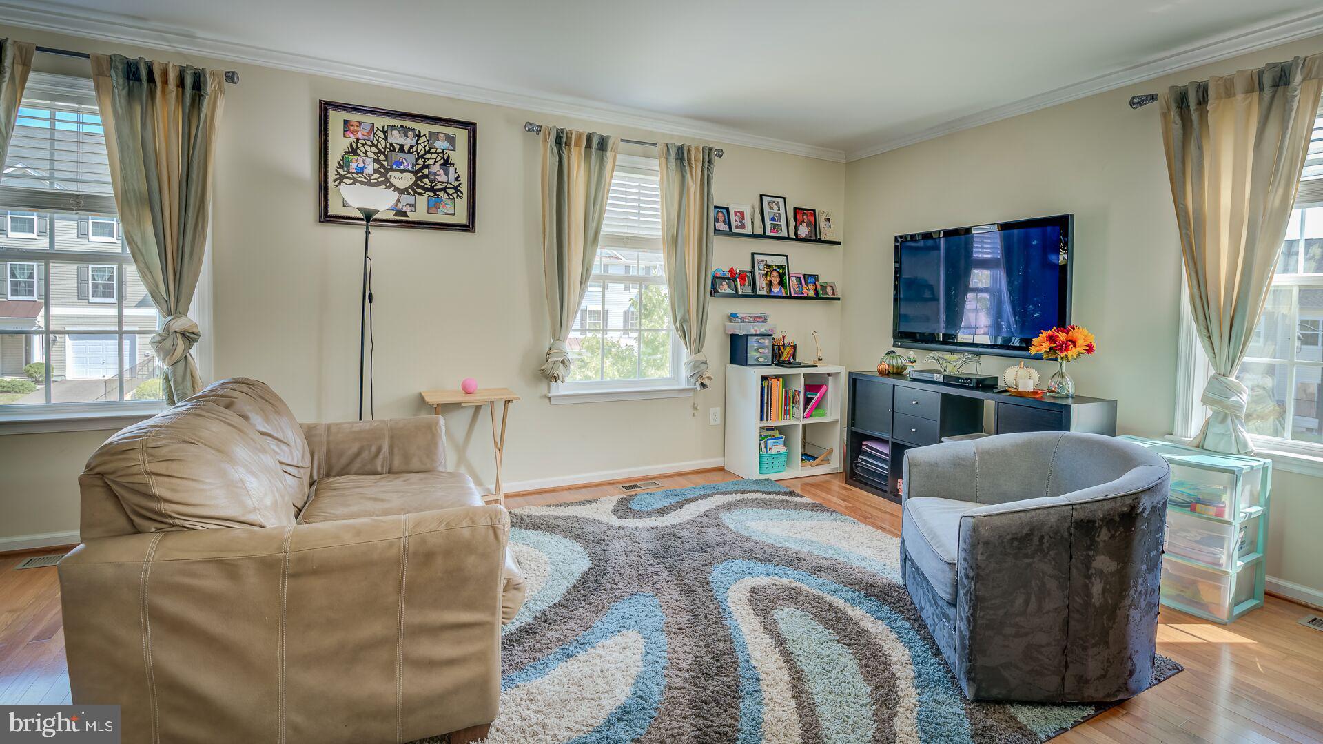 RIVER OAKS - Residential