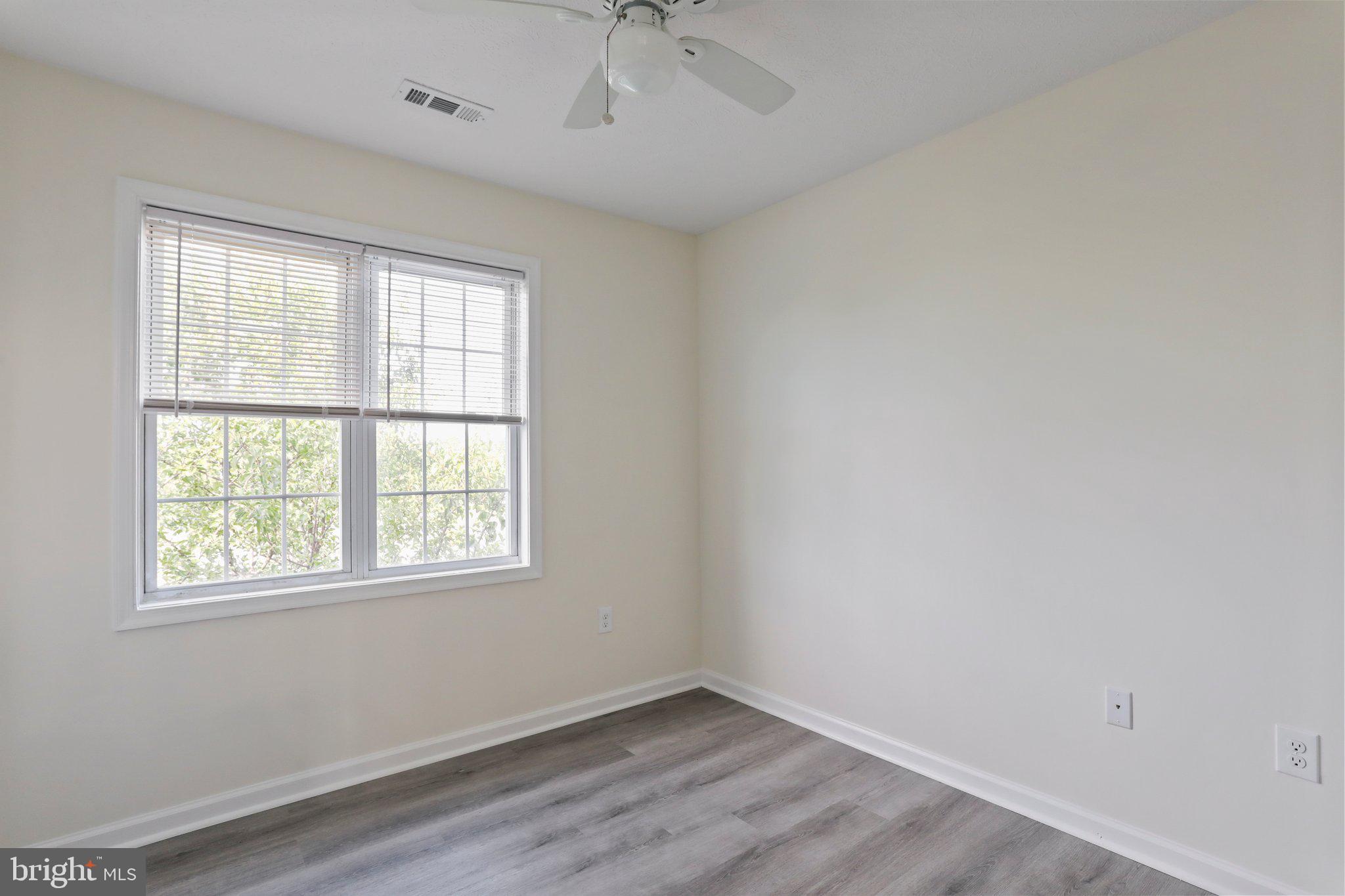 SOUTH QUEEN TOWNHOUSES - Residential