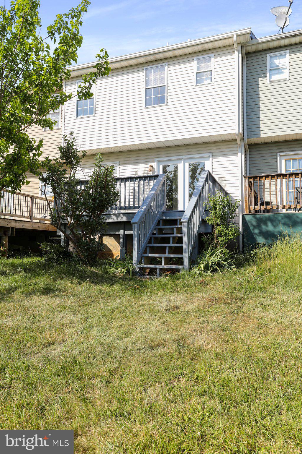 SOUTH QUEEN TOWNHOUSES - Residential