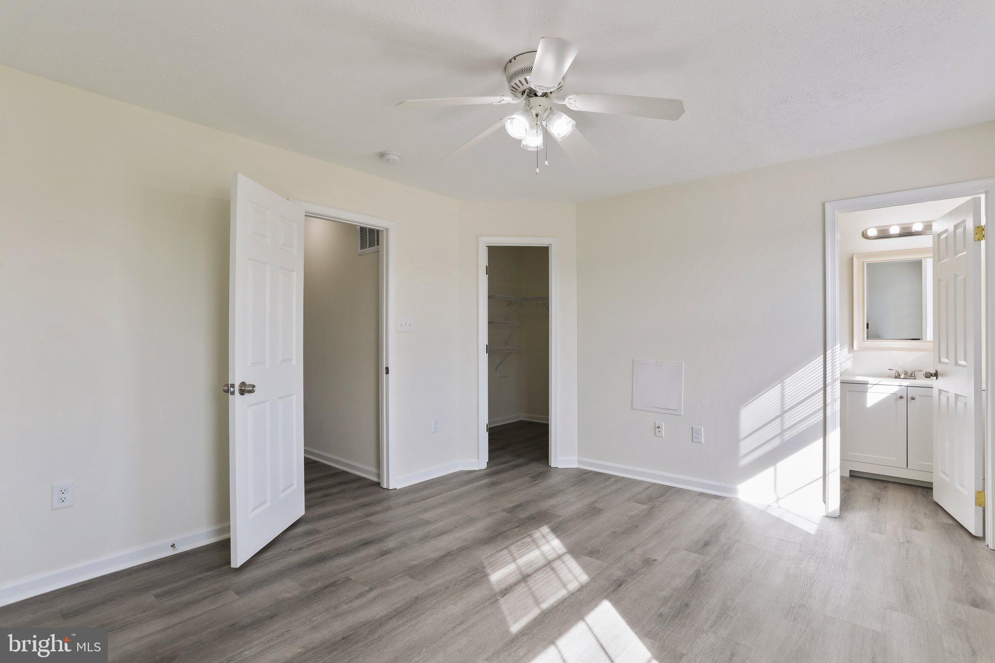 SOUTH QUEEN TOWNHOUSES - Residential