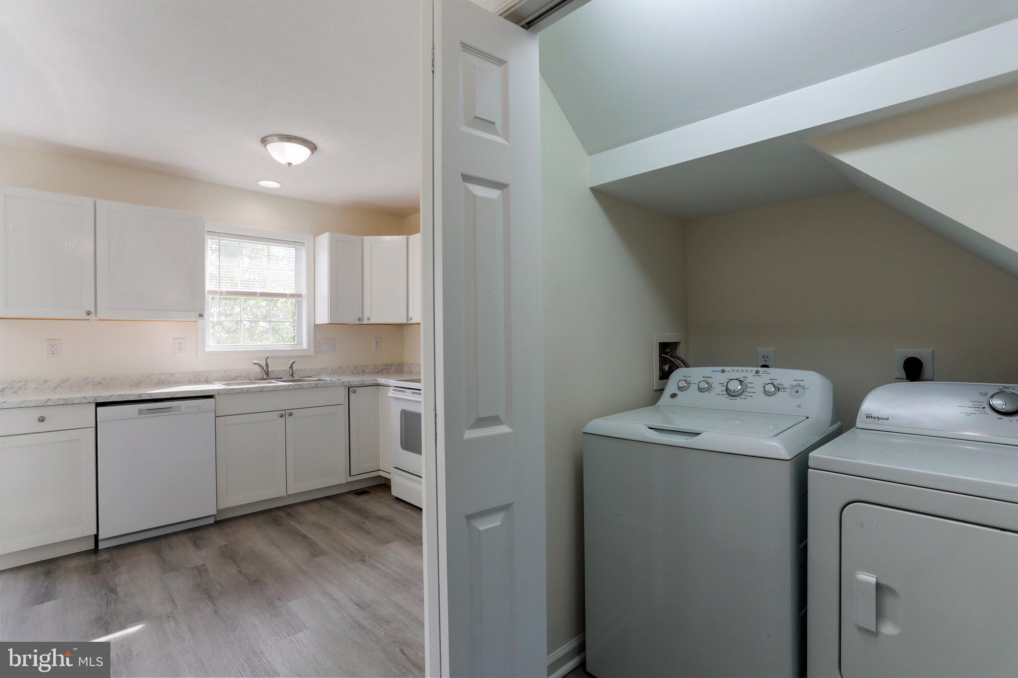 SOUTH QUEEN TOWNHOUSES - Residential