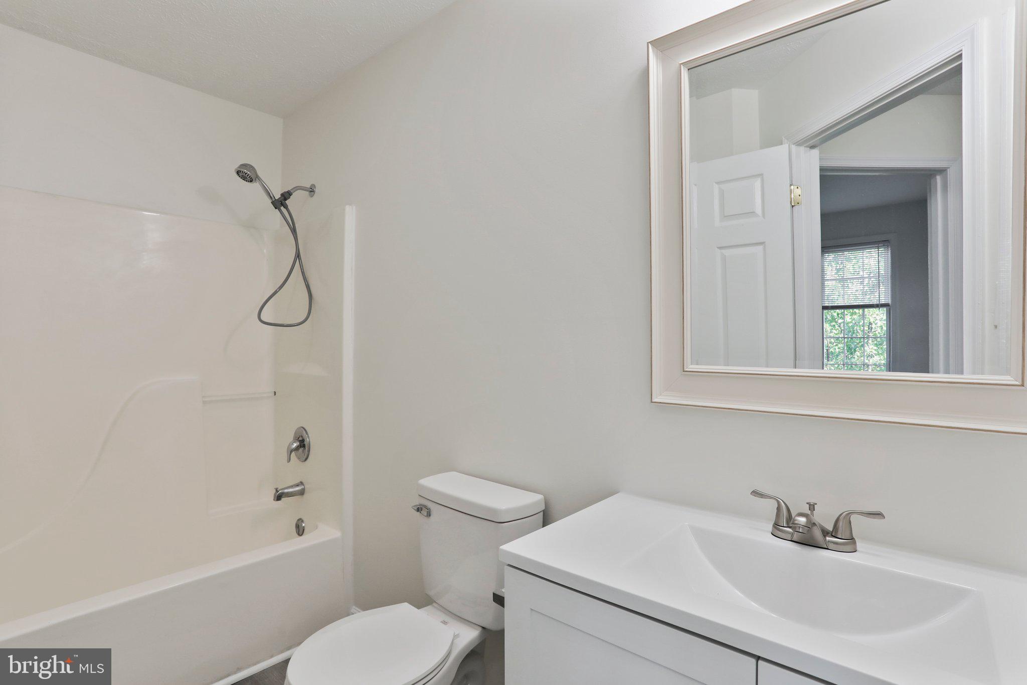 SOUTH QUEEN TOWNHOUSES - Residential