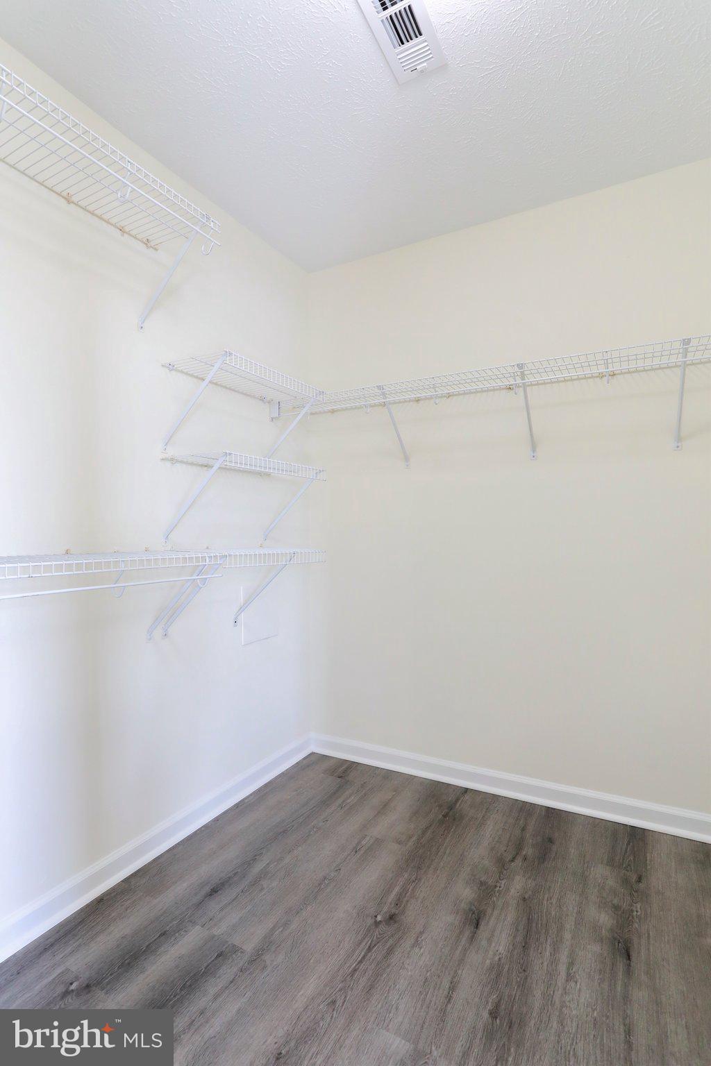 SOUTH QUEEN TOWNHOUSES - Residential