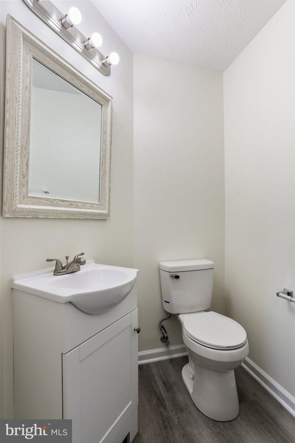 SOUTH QUEEN TOWNHOUSES - Residential