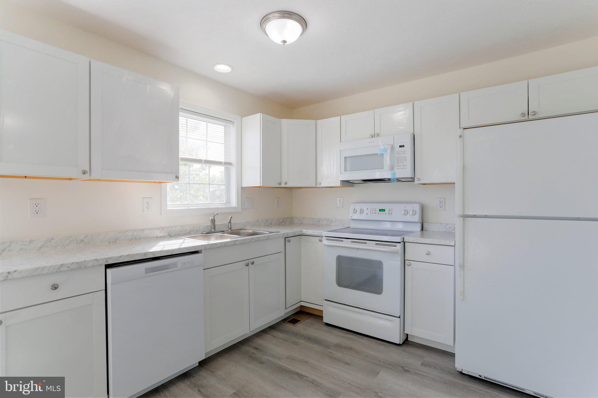 SOUTH QUEEN TOWNHOUSES - Residential