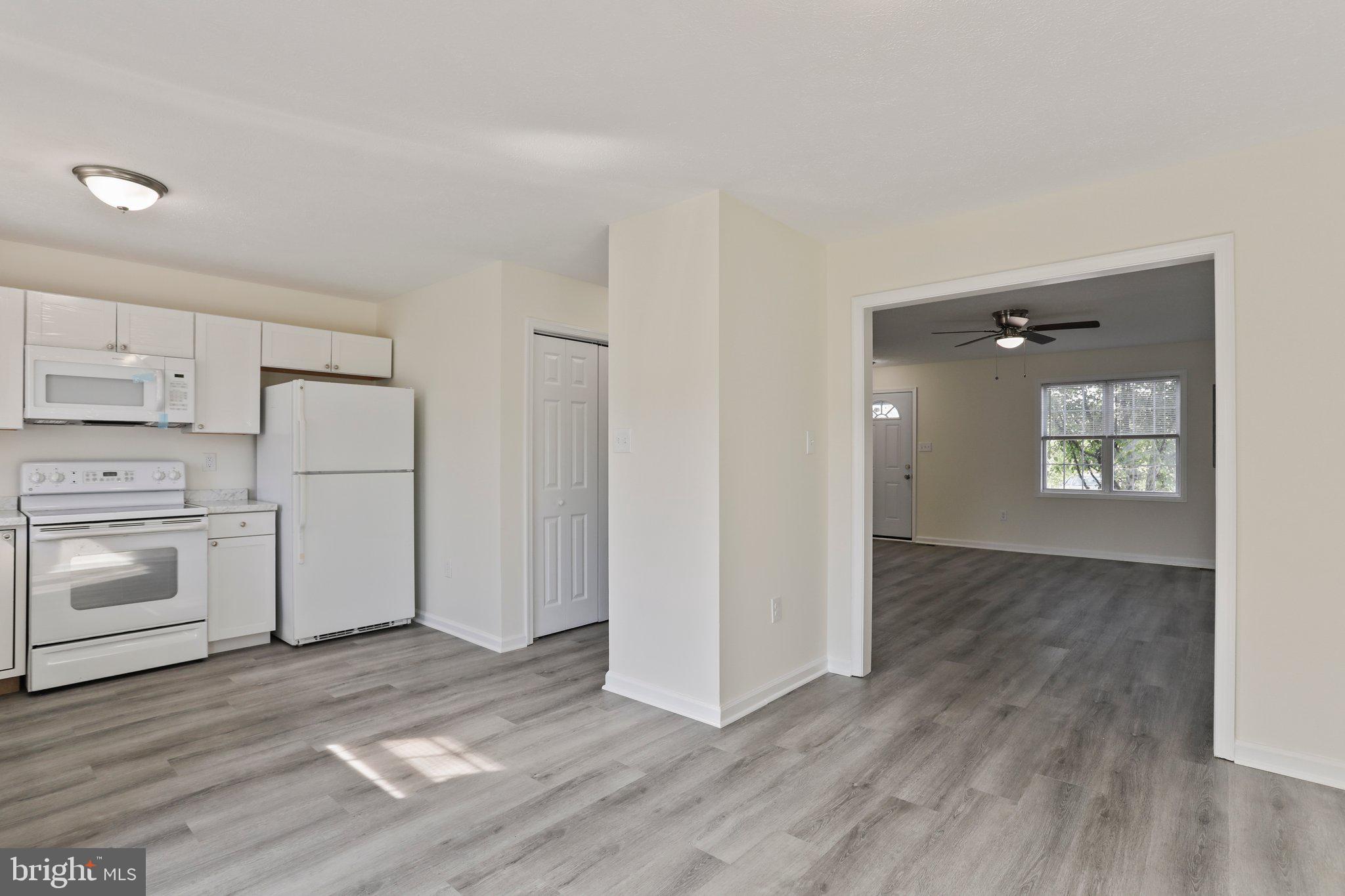 SOUTH QUEEN TOWNHOUSES - Residential