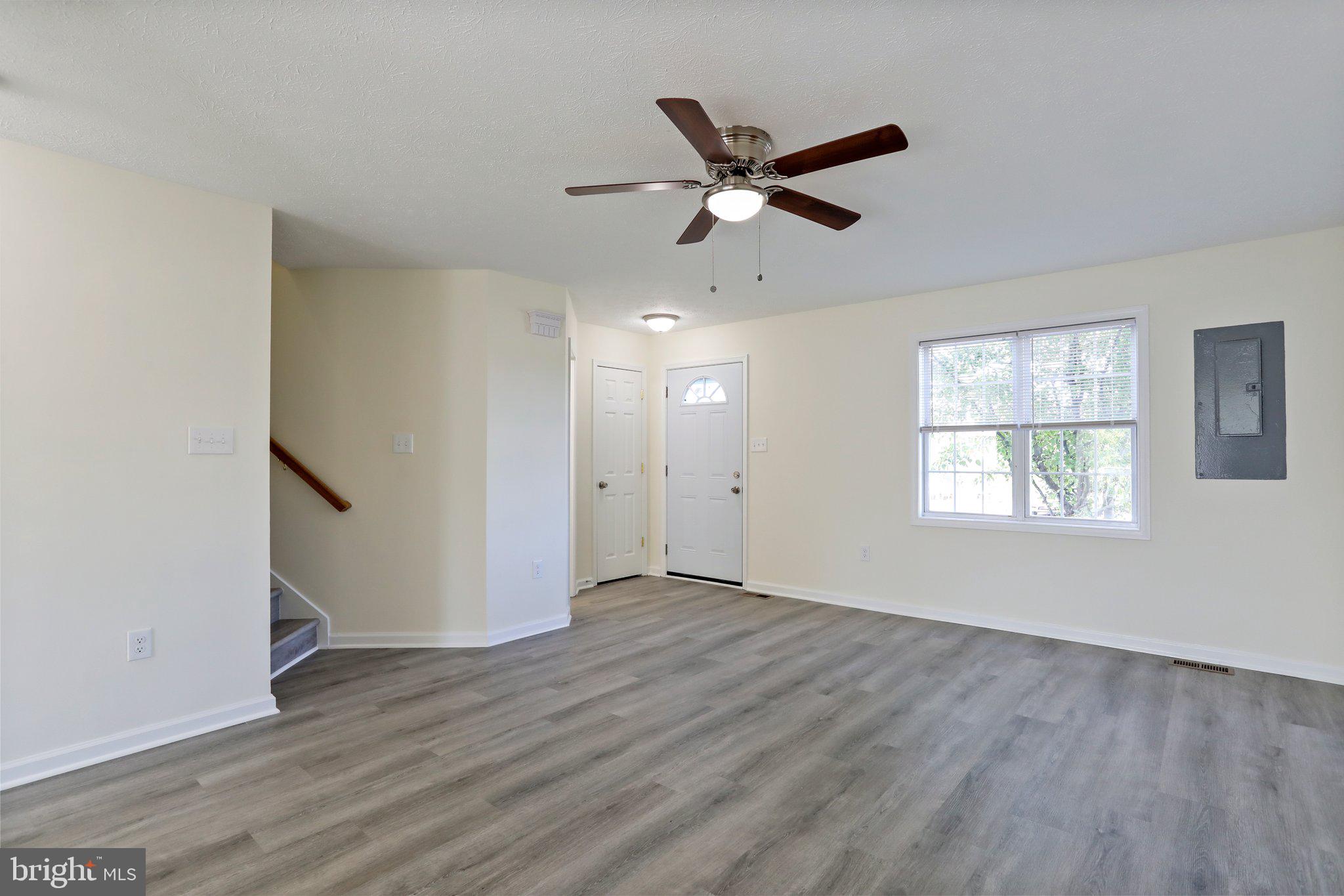 SOUTH QUEEN TOWNHOUSES - Residential