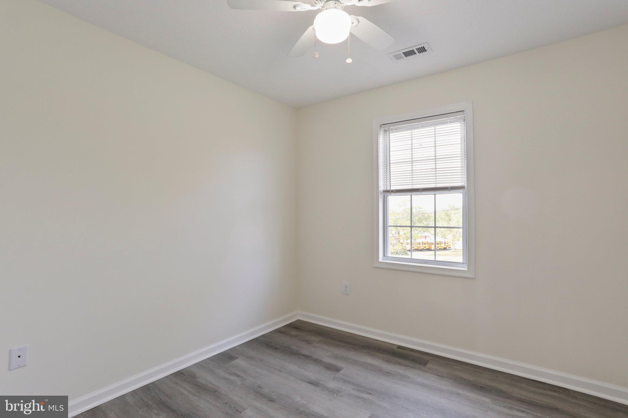 SOUTH QUEEN TOWNHOUSES - Residential