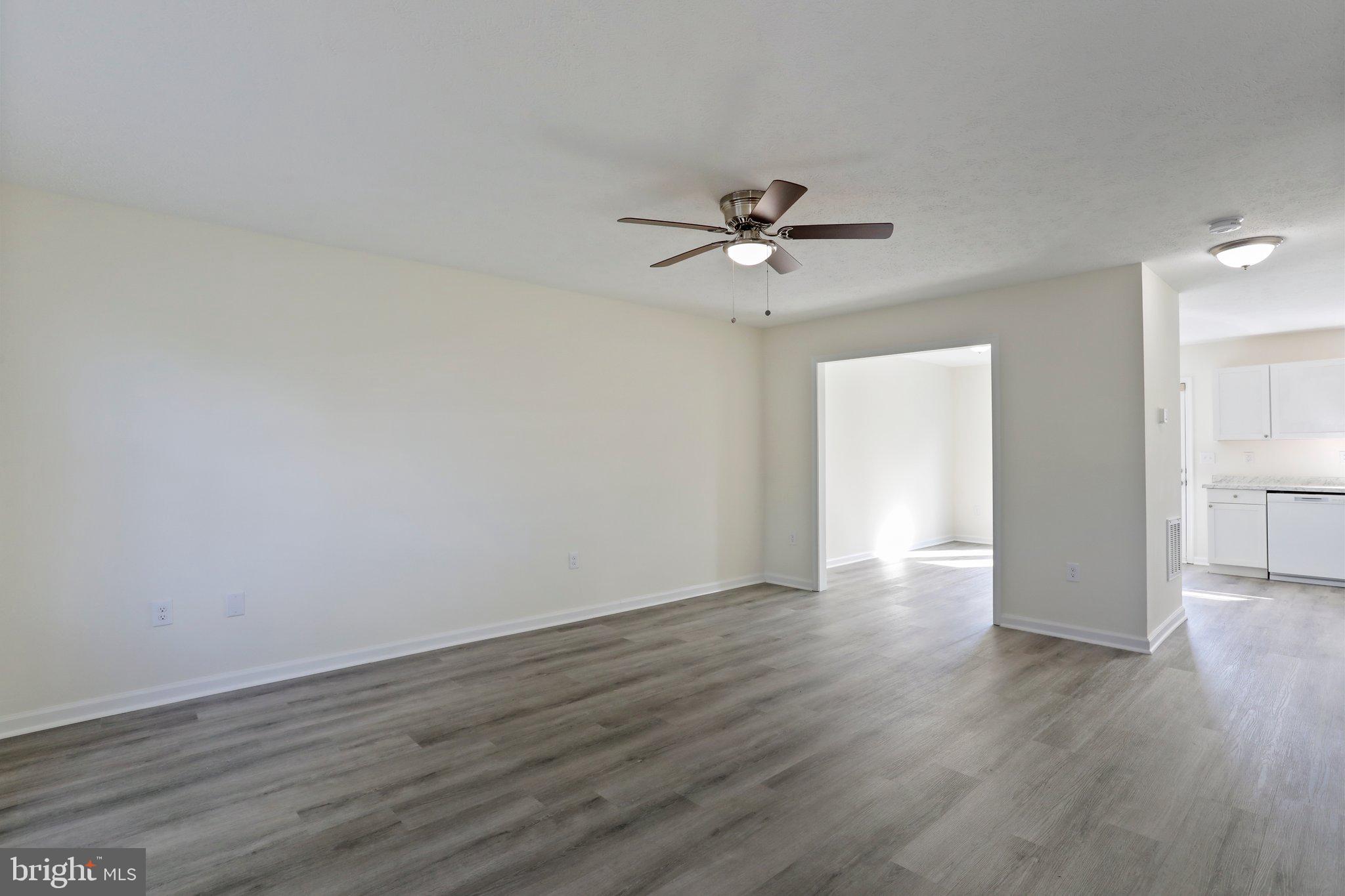 SOUTH QUEEN TOWNHOUSES - Residential