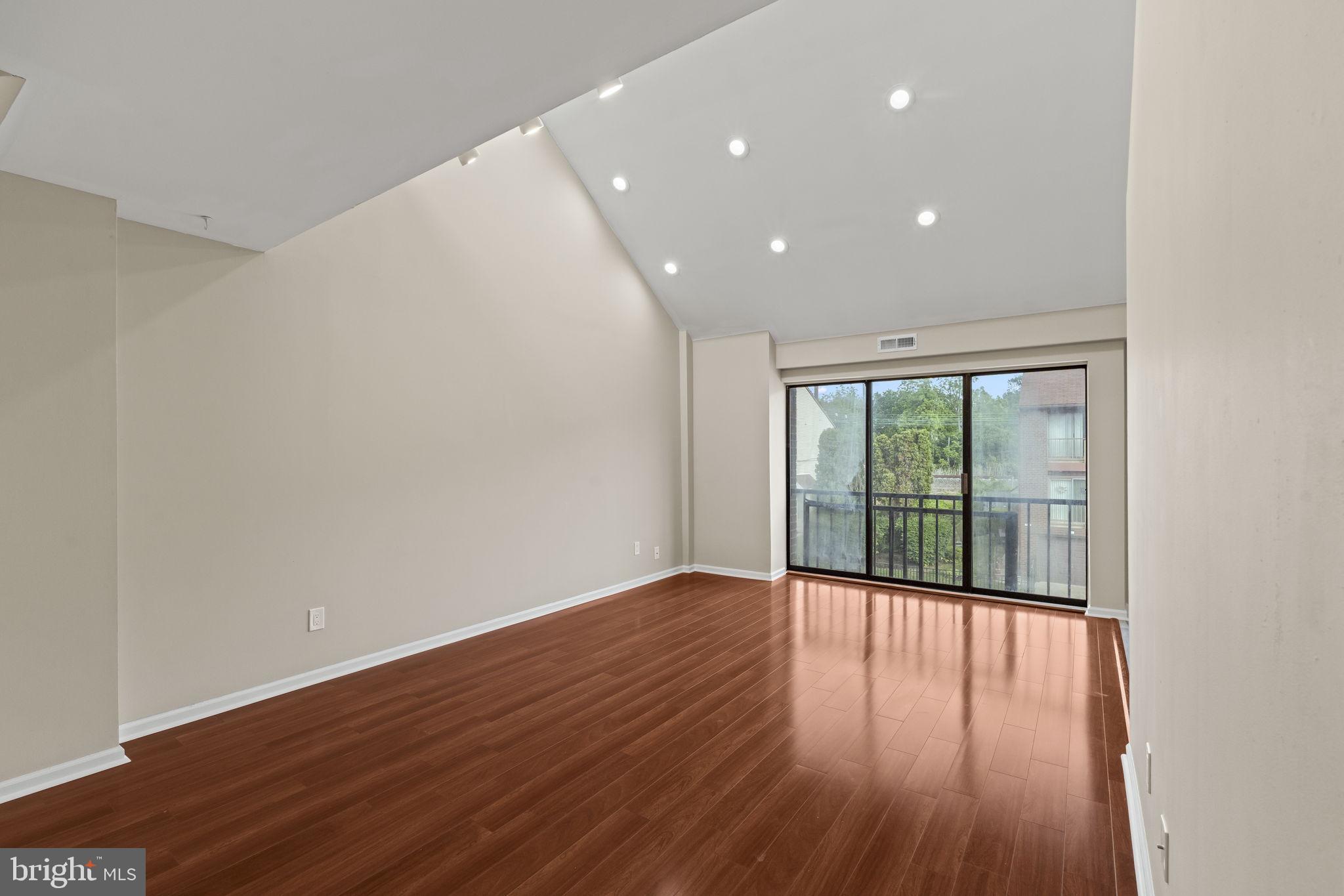 9551 JAMES STREET 00 15B