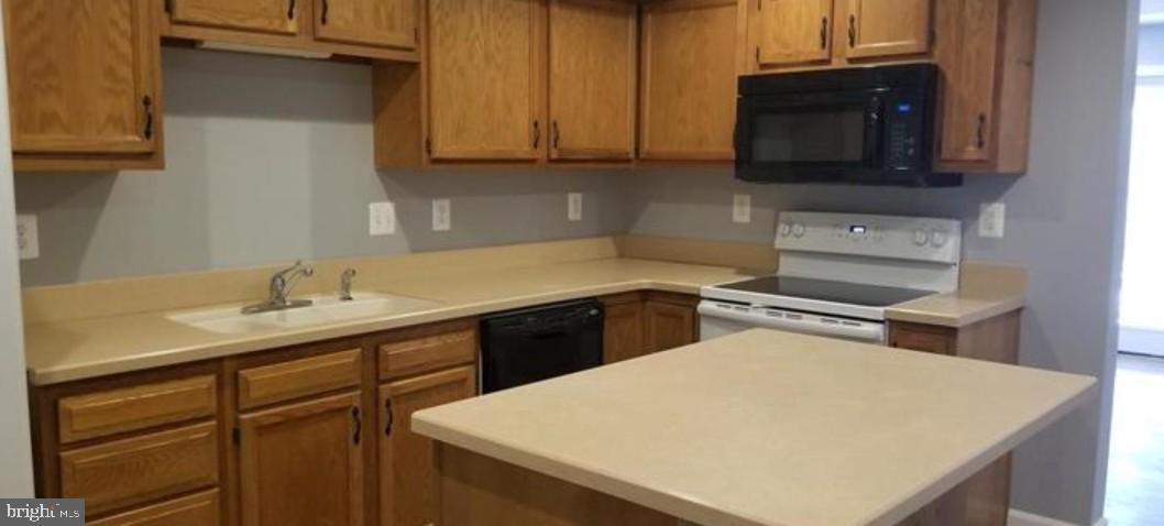 GRANDSTAFF WOODS - Residential Lease