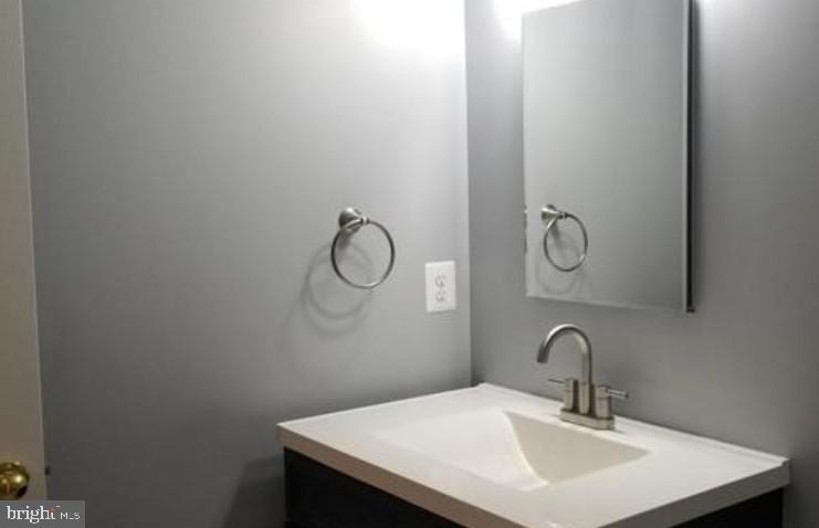 GRANDSTAFF WOODS - Residential Lease