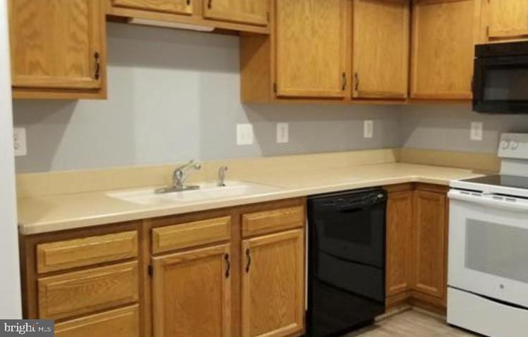 GRANDSTAFF WOODS - Residential Lease