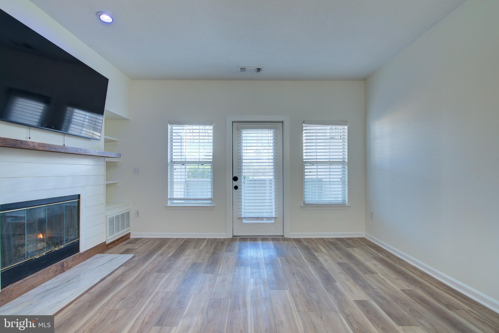 EDGEWATER AT TOWN CENTER - Residential