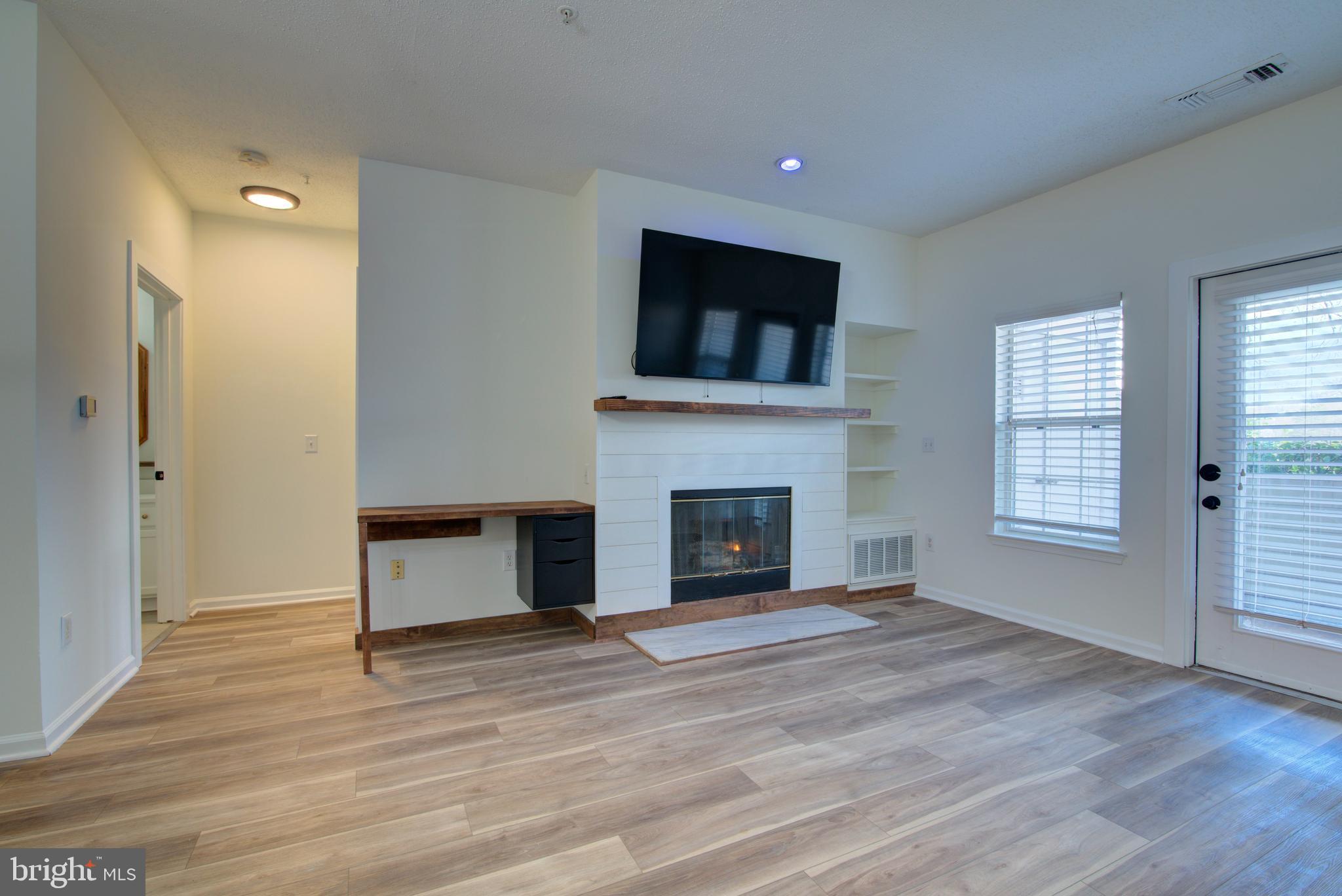 EDGEWATER AT TOWN CENTER - Residential