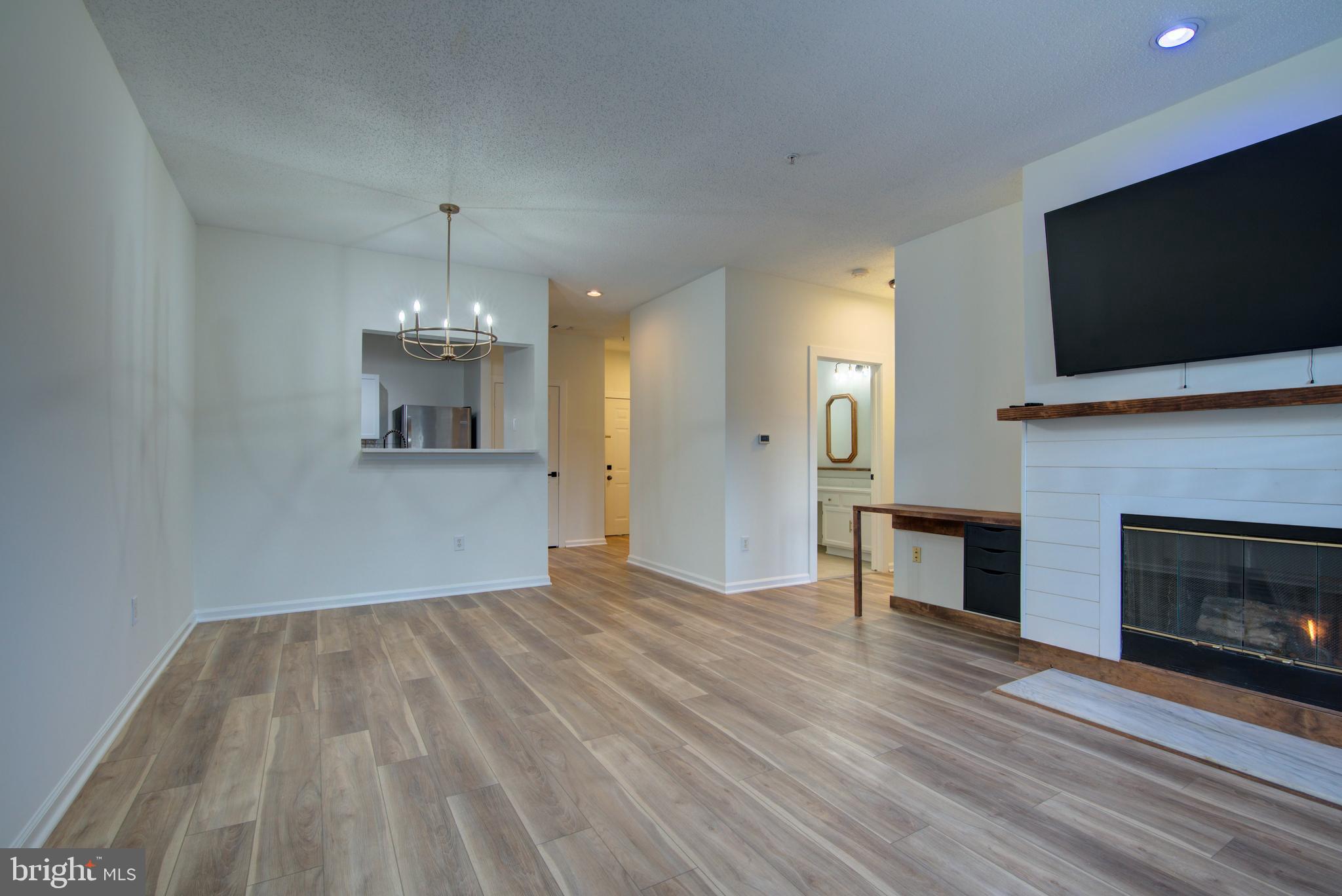 EDGEWATER AT TOWN CENTER - Residential