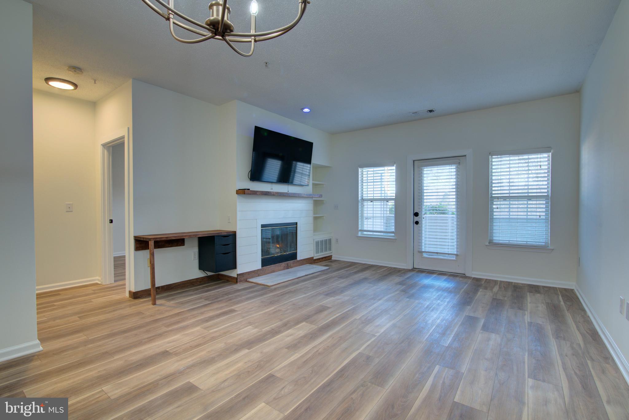 EDGEWATER AT TOWN CENTER - Residential