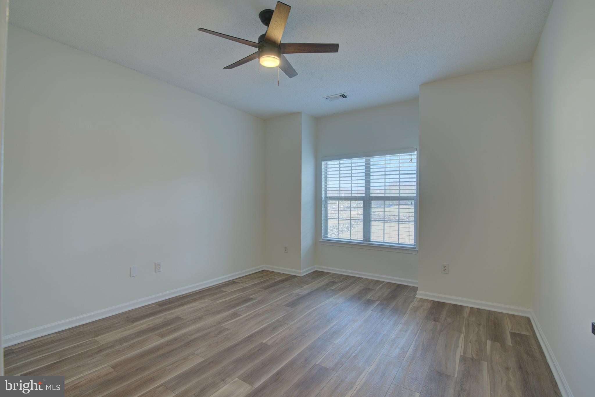 EDGEWATER AT TOWN CENTER - Residential