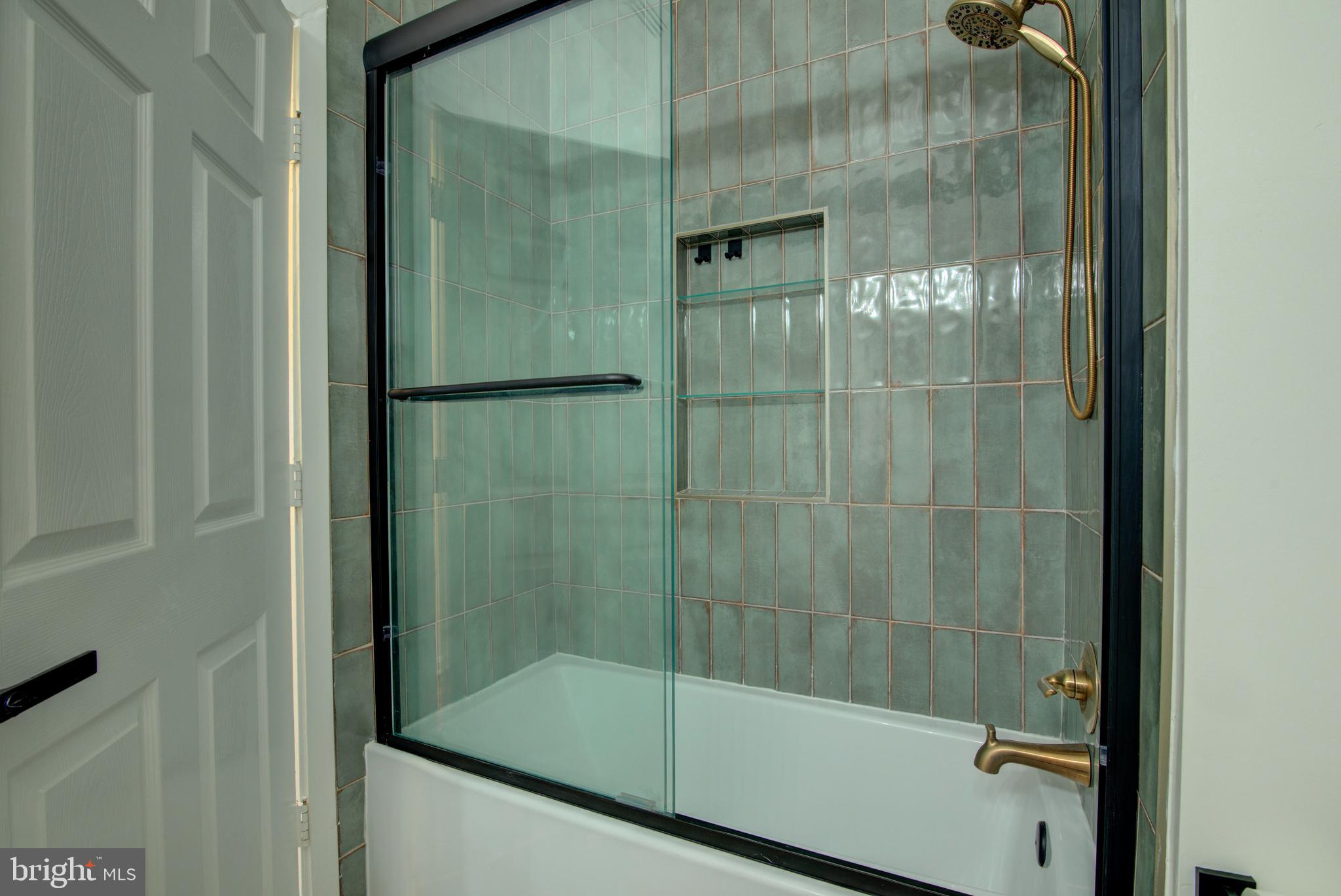 EDGEWATER AT TOWN CENTER - Residential