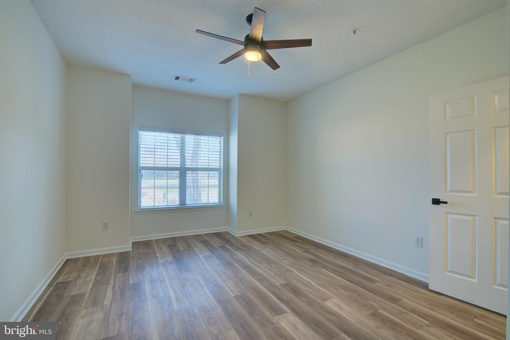 EDGEWATER AT TOWN CENTER - Residential