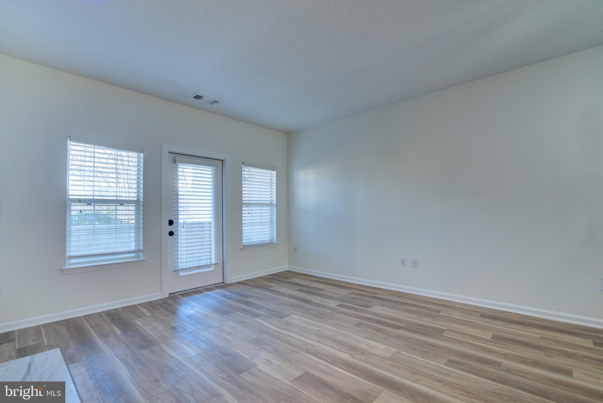 EDGEWATER AT TOWN CENTER - Residential