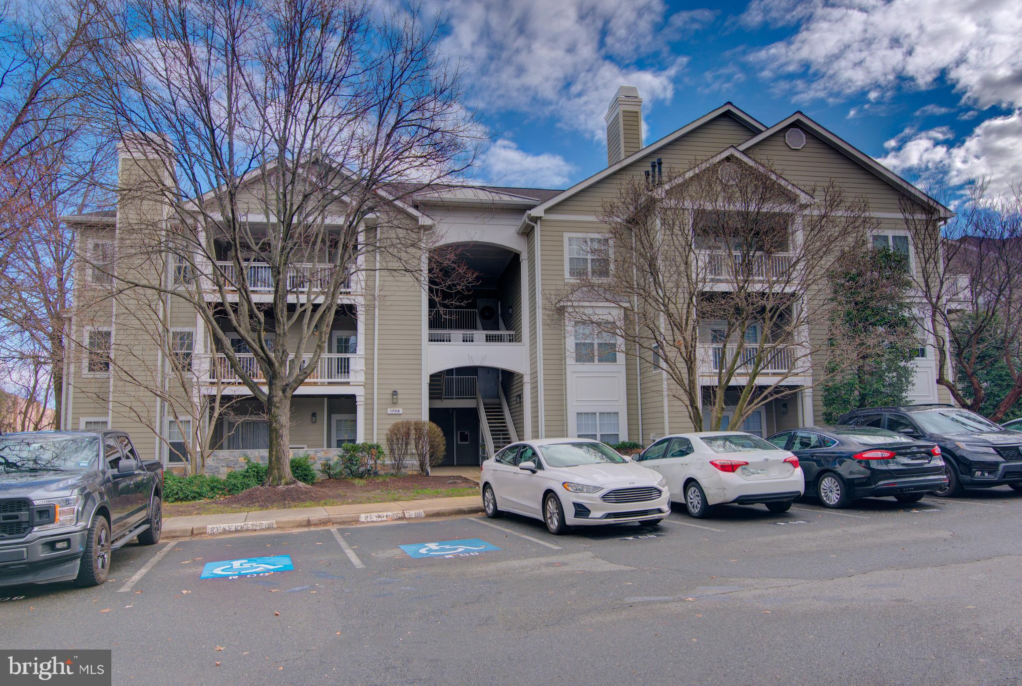 EDGEWATER AT TOWN CENTER - Residential