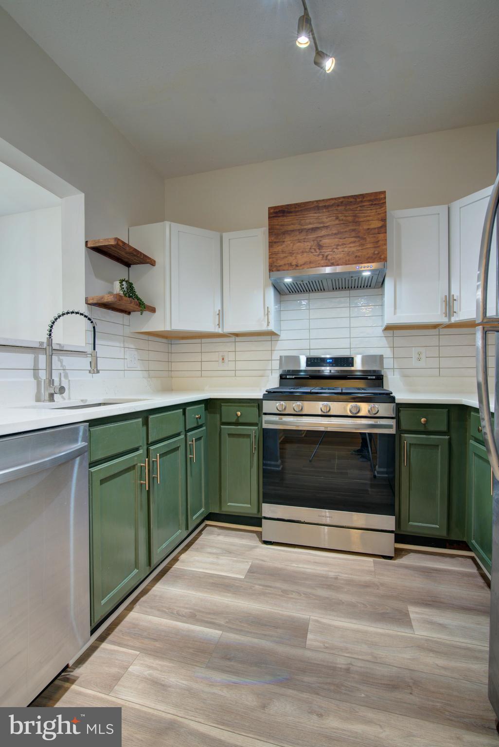 EDGEWATER AT TOWN CENTER - Residential