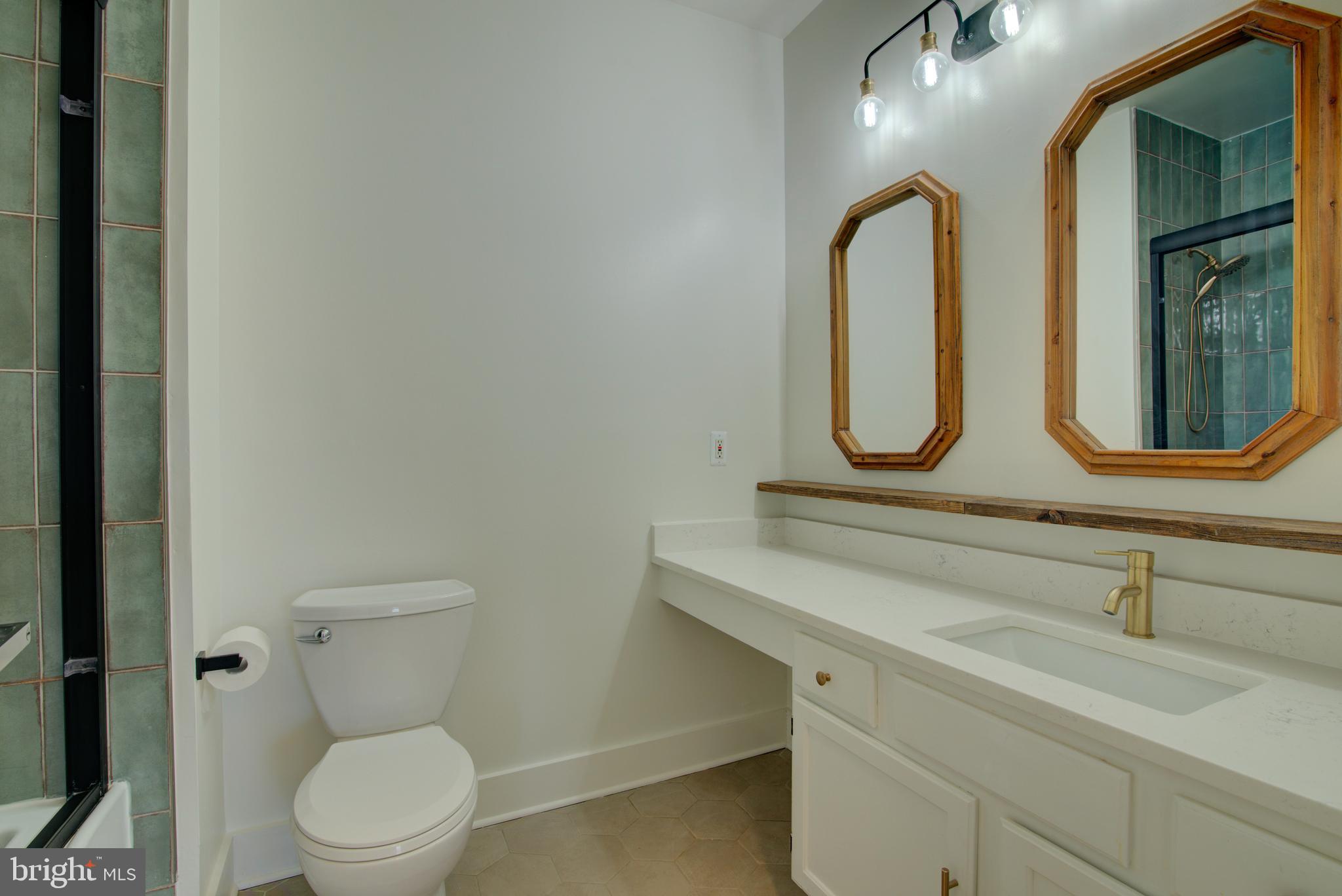 EDGEWATER AT TOWN CENTER - Residential