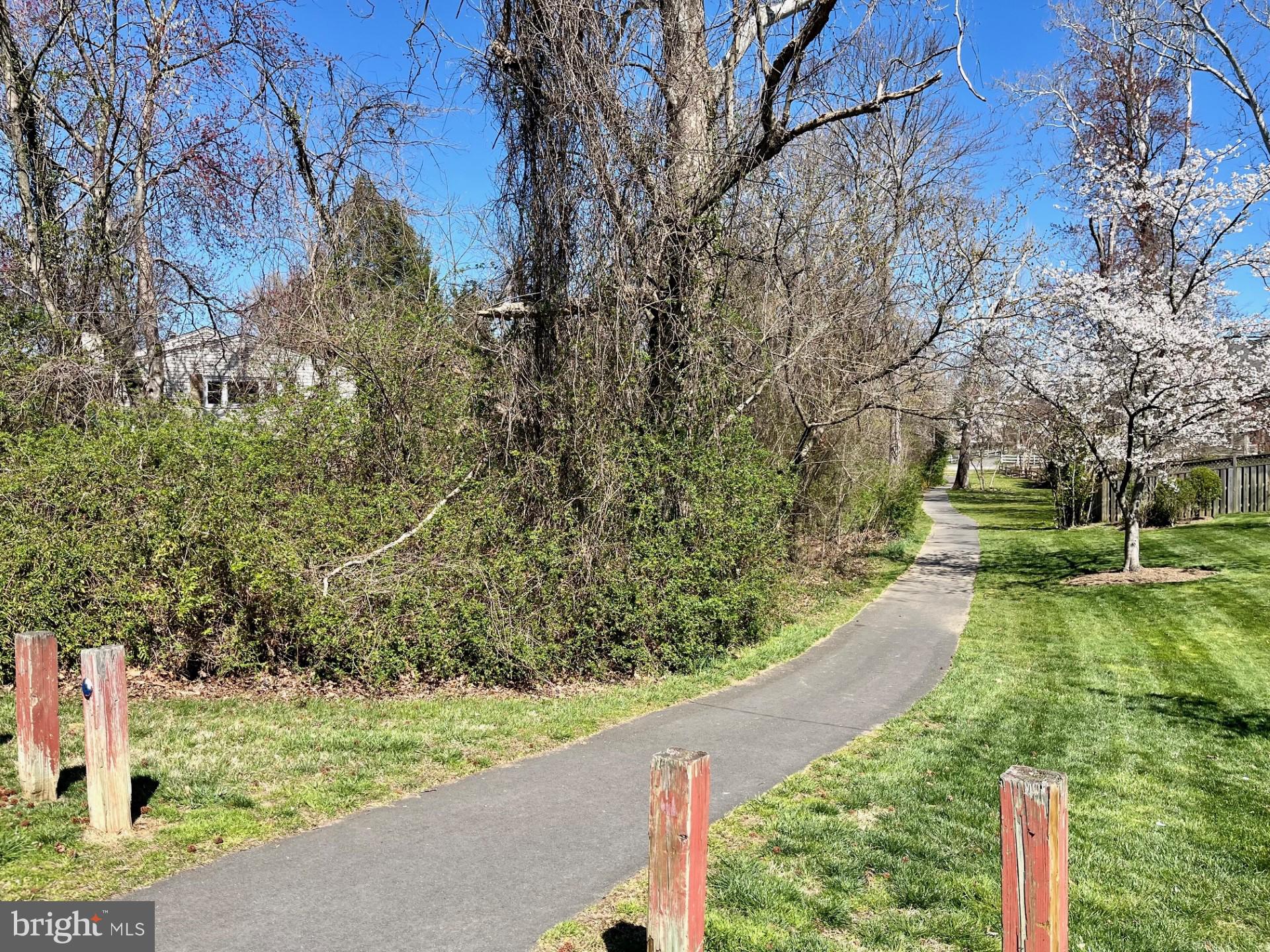 BROYHILLS MCLEAN ESTATES - Residential