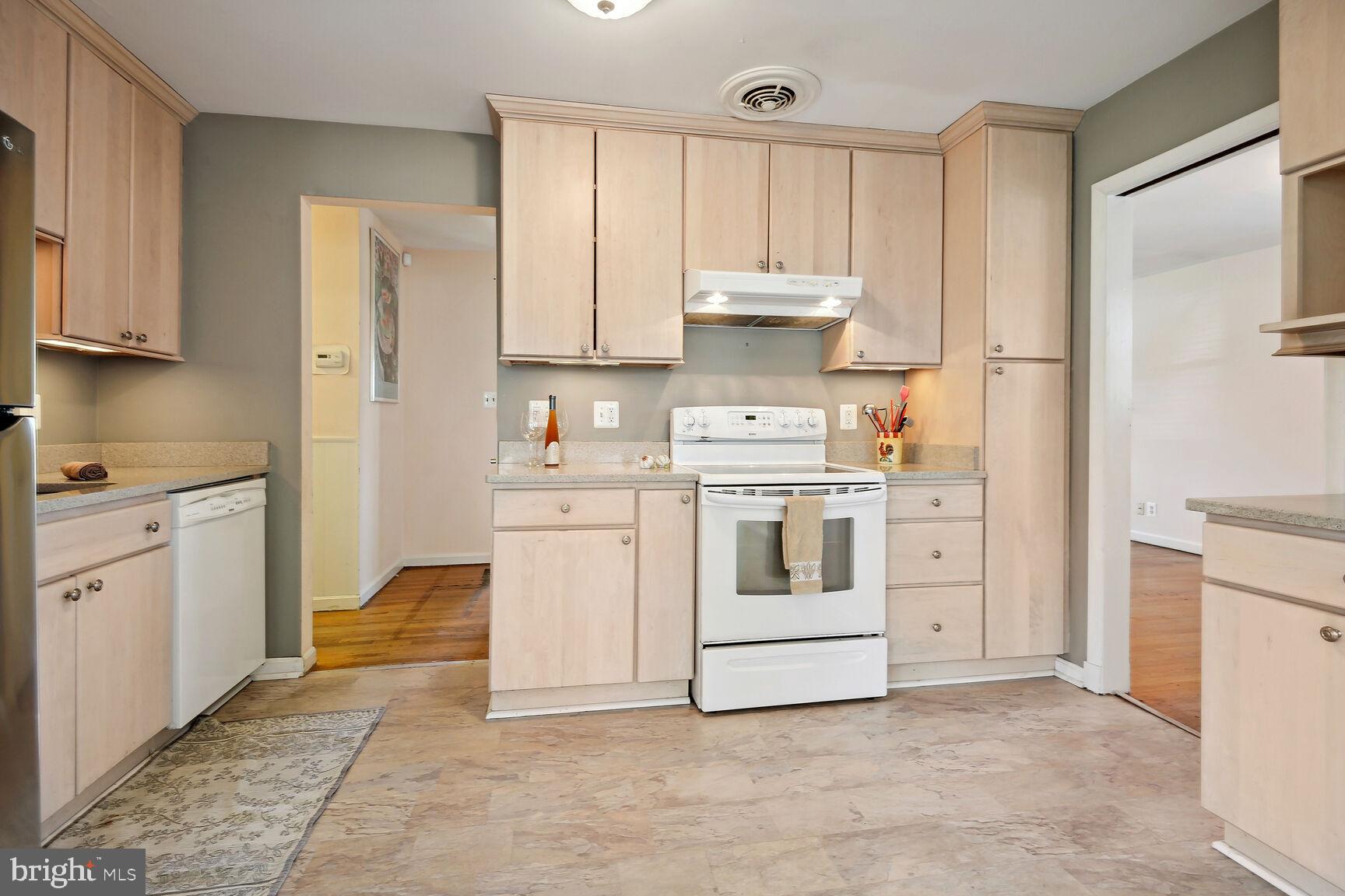 BROYHILLS MCLEAN ESTATES - Residential