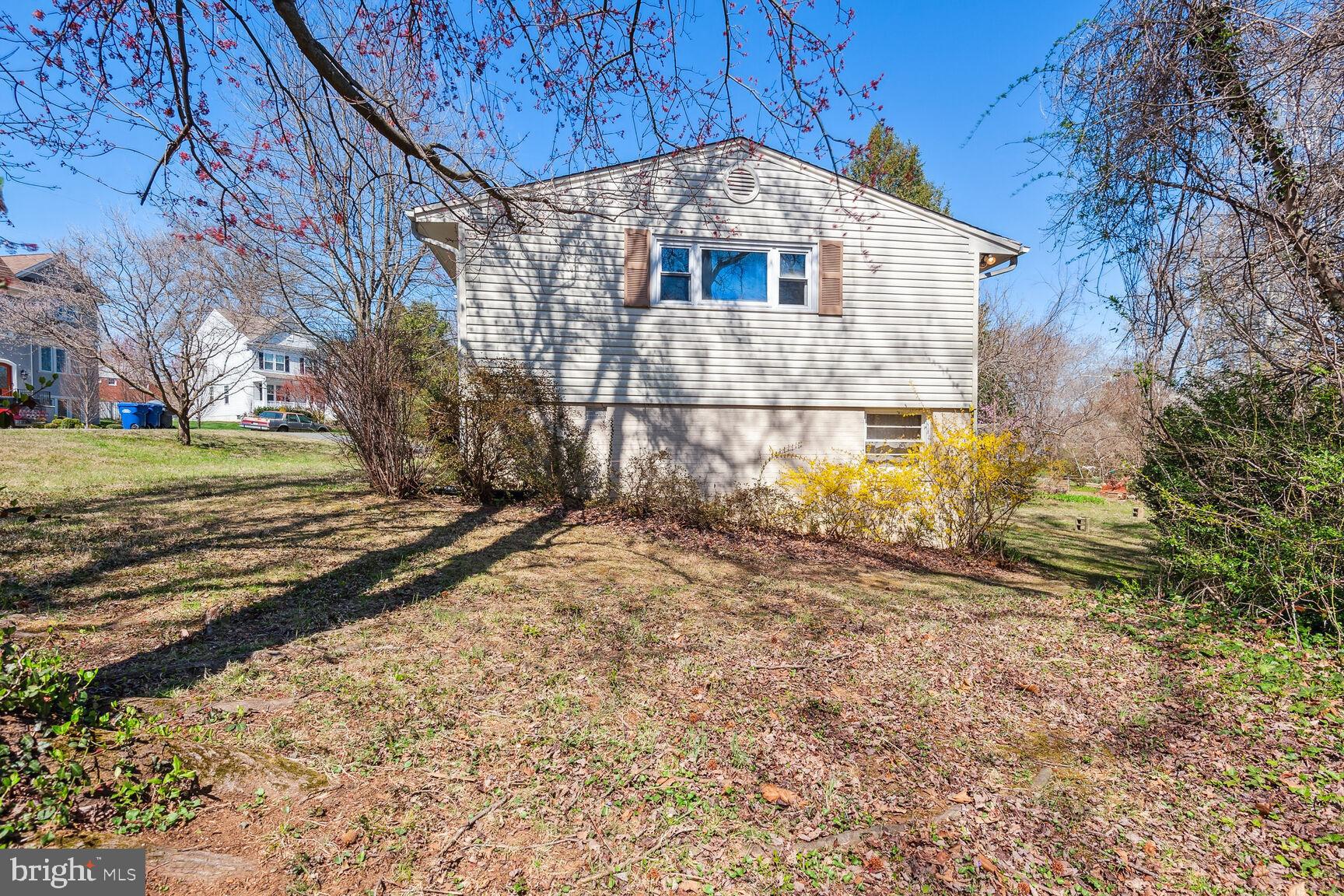 BROYHILLS MCLEAN ESTATES - Residential