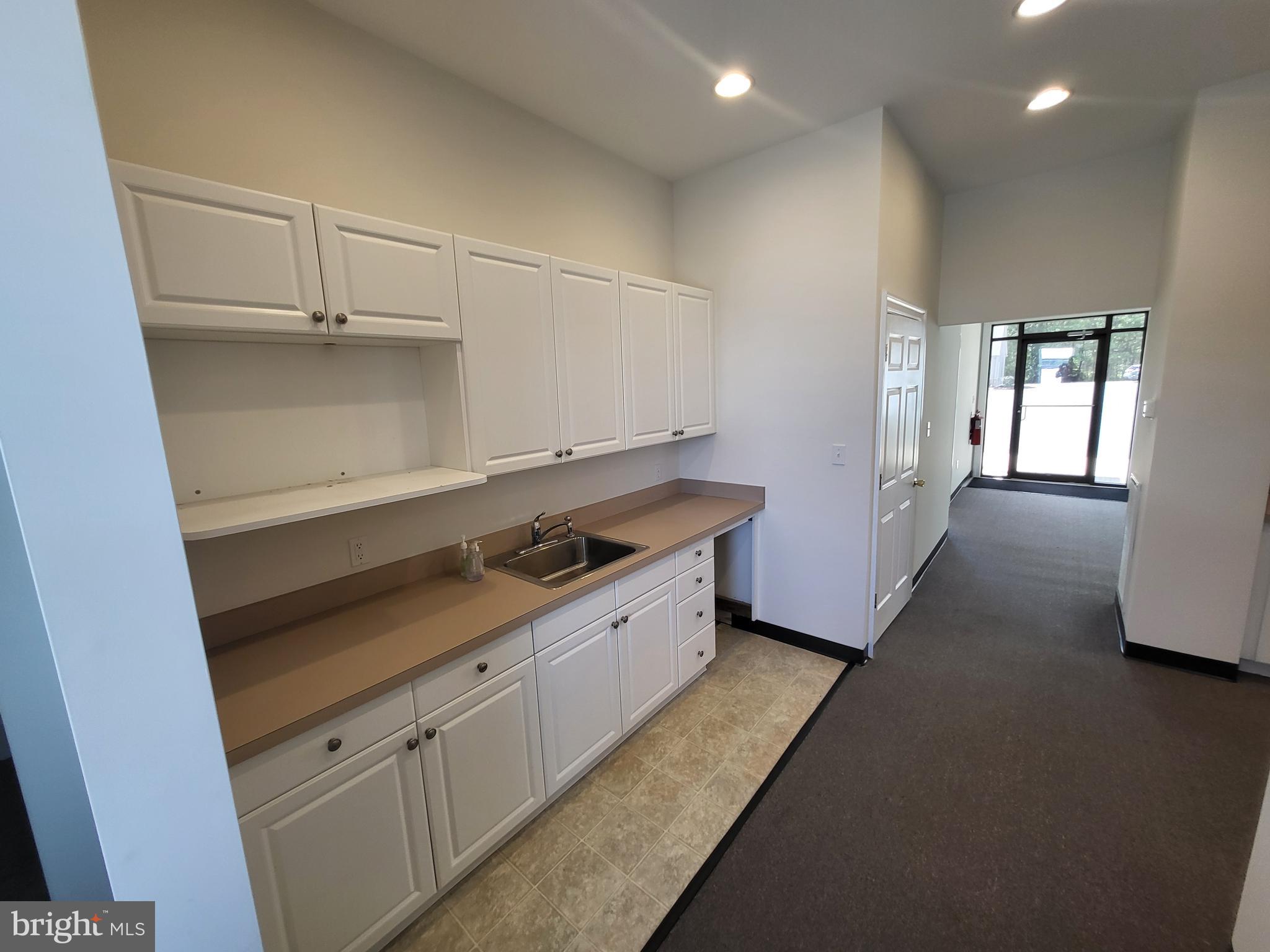 BROOKS TRIO - Commercial Lease