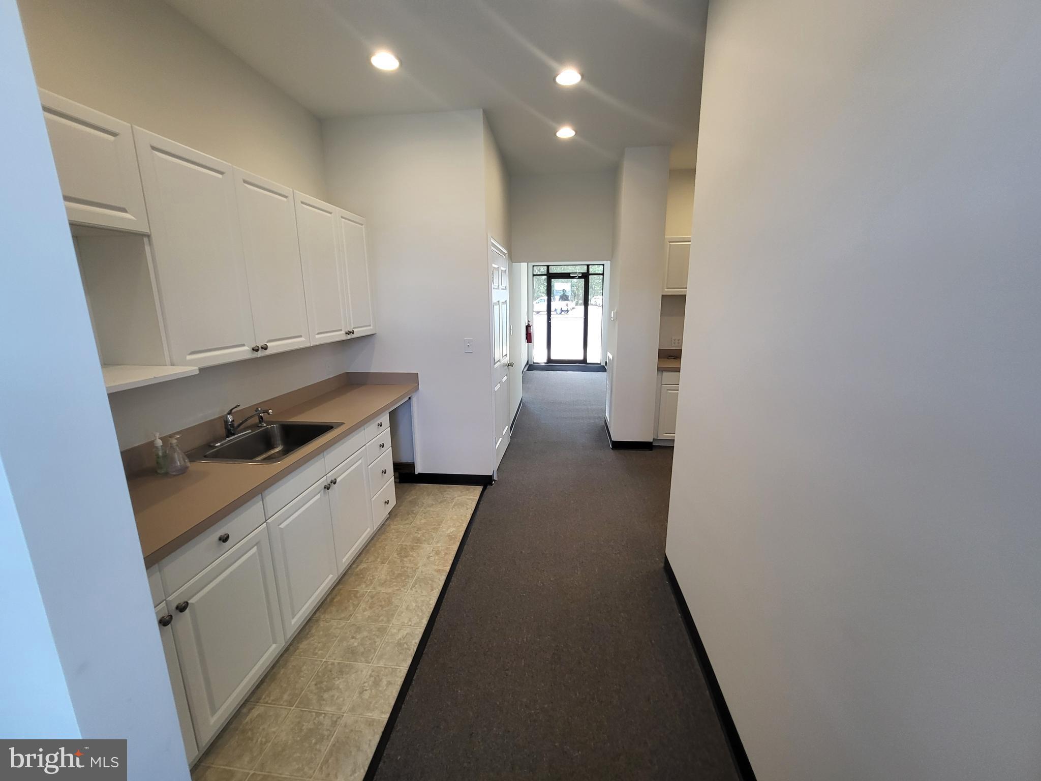 BROOKS TRIO - Commercial Lease