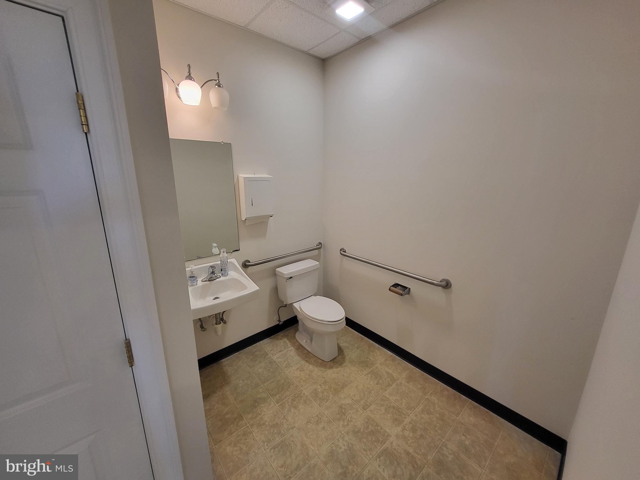 BROOKS TRIO - Commercial Lease