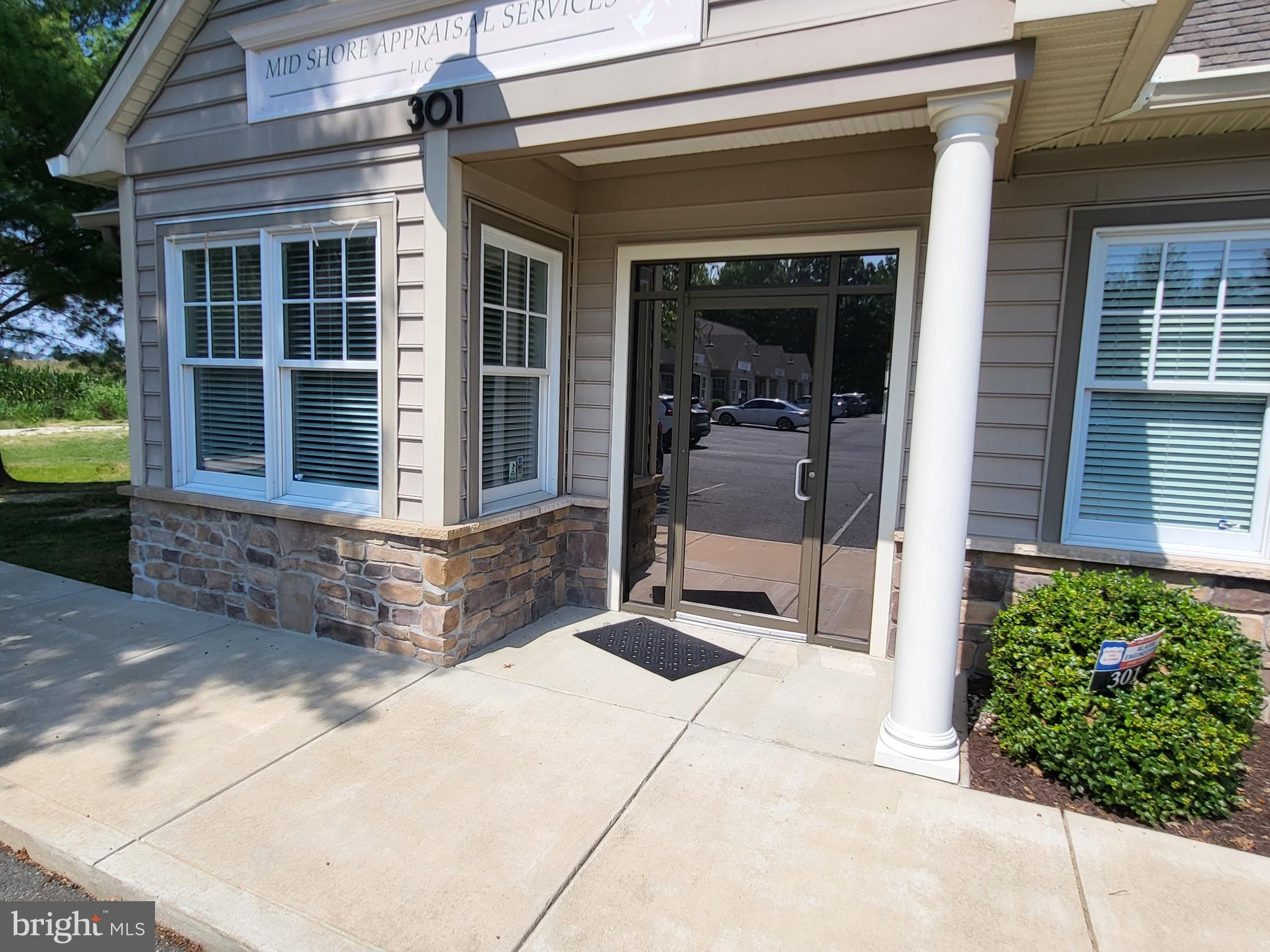 BROOKS TRIO - Commercial Lease