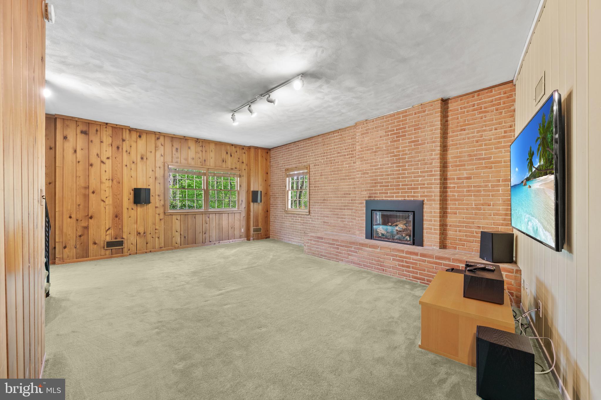 CONGRESSIONAL MANOR - Residential