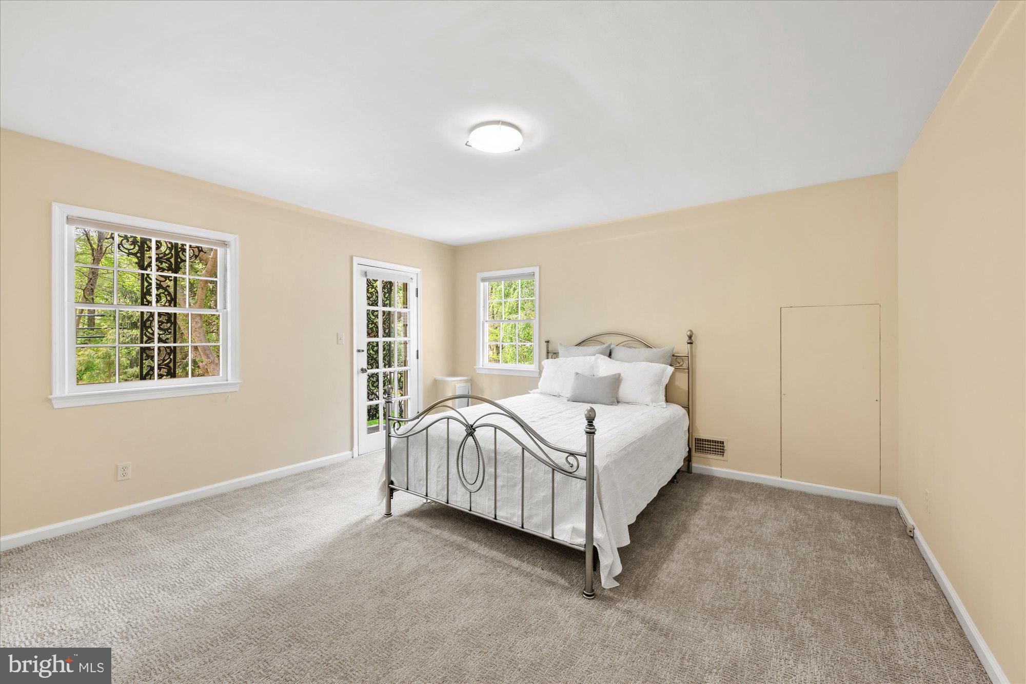 CONGRESSIONAL MANOR - Residential