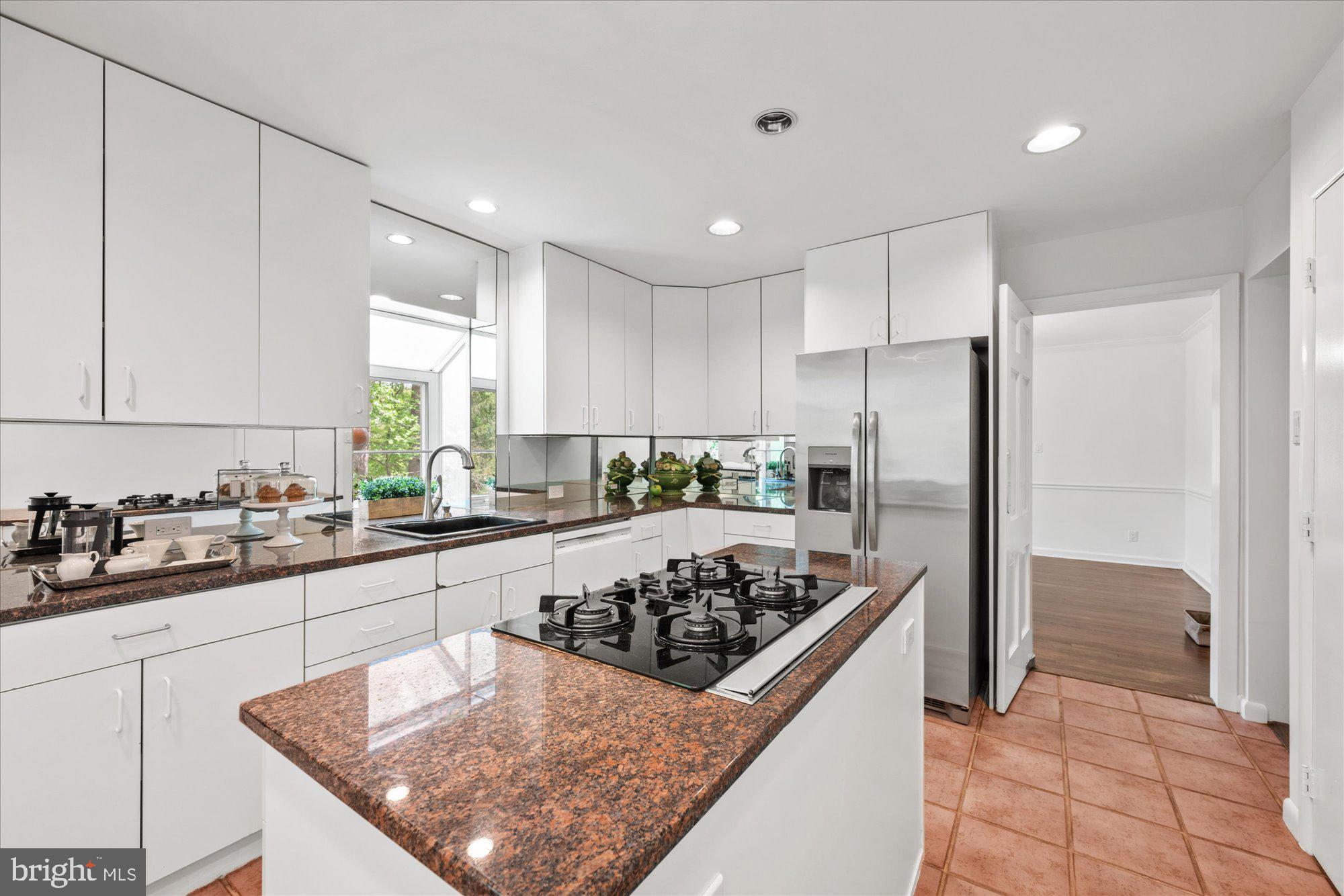 CONGRESSIONAL MANOR - Residential